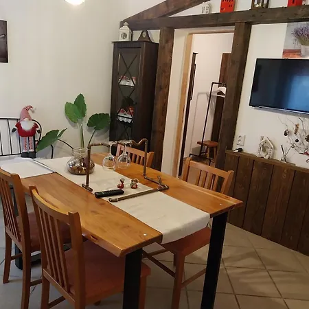 Ξενοδοχείο με διαμερίσματα Ada