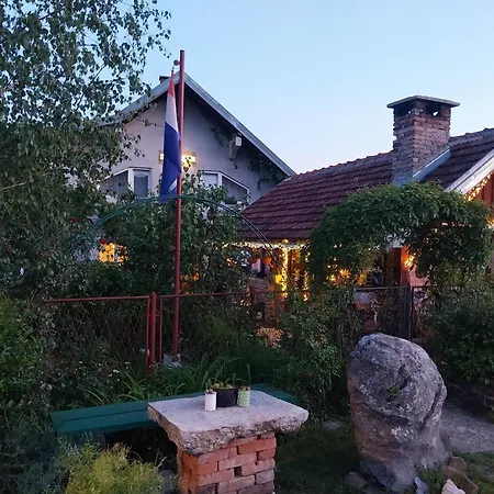 Ada 公寓式酒店 Gračac