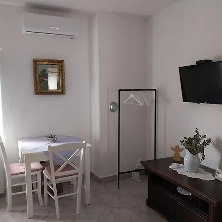 Ada شقة فندقية Gračac